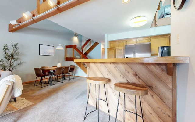 Snowcreek Iv #594 3 Bedroom Condo