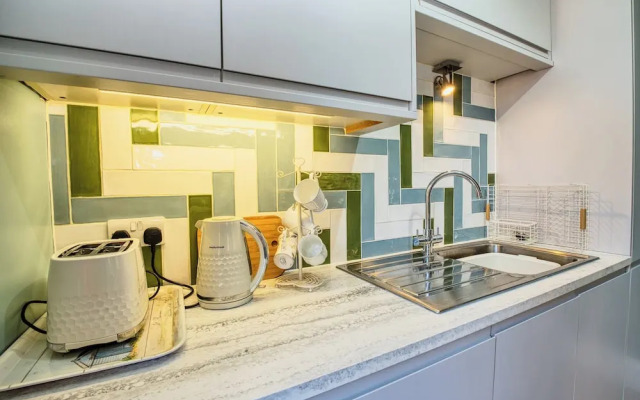 Beach, Dreamland, Restaurants Nearby- Sunny Garden