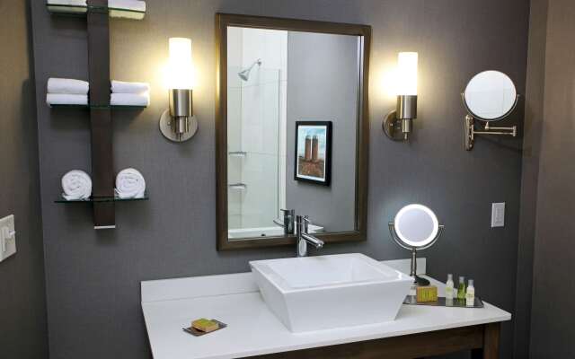 DoubleTree by Hilton West Fargo Sanford Medical Center Area