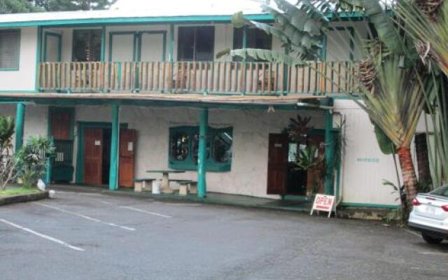 Wild Ginger Inn Hotel & Hostel