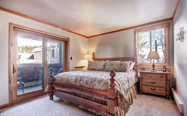 Ski Hill 27 2 Bedroom Condo by RedAwning