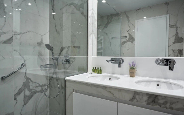 Luxurious Spacious Apt next  Hilton Area