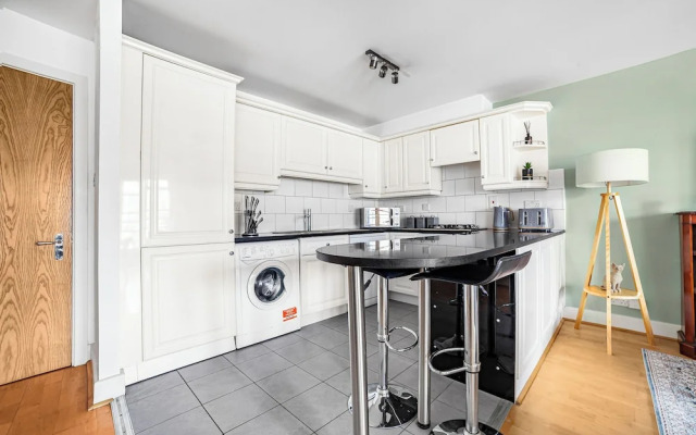 The Canary Wharf Flat