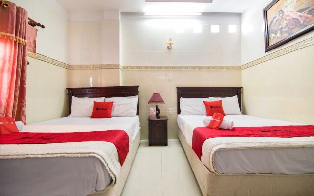 RedDoorz Plus near Tan Son Nhat Airport