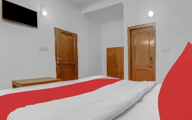 OYO Flagship 87309 Hotel Blue Moon