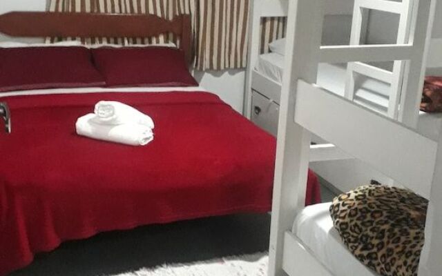 Golfinho Hostel