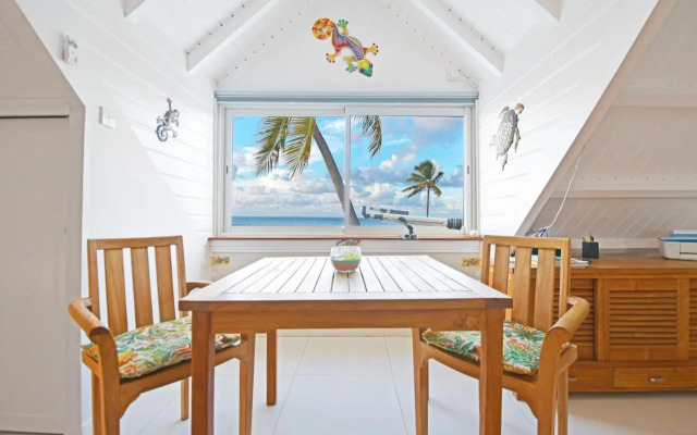 Deja Blue - Comfortable Beachfront condo