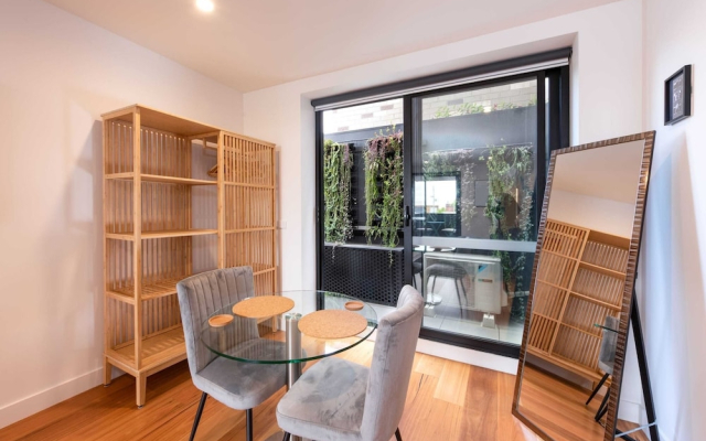 Modern 1 Bedroom Apartment in Brunswick East Near CBD