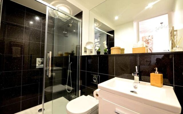 New Luxury 3bed/2bath Apartment - Covent Garden!!