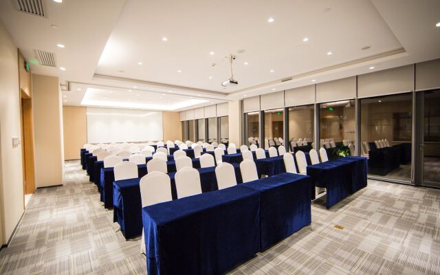 Holiday Inn Express Shanghai Pujiang by IHG