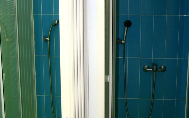 Locals Hostel & Suites