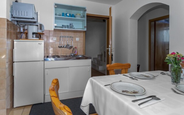Beautiful Apartment in Klenovica With Wifi and 2 Bedrooms