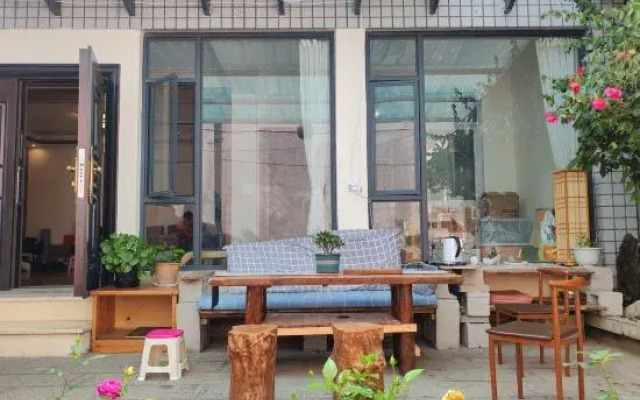 Lijiang Qishangju Youth Hostel
