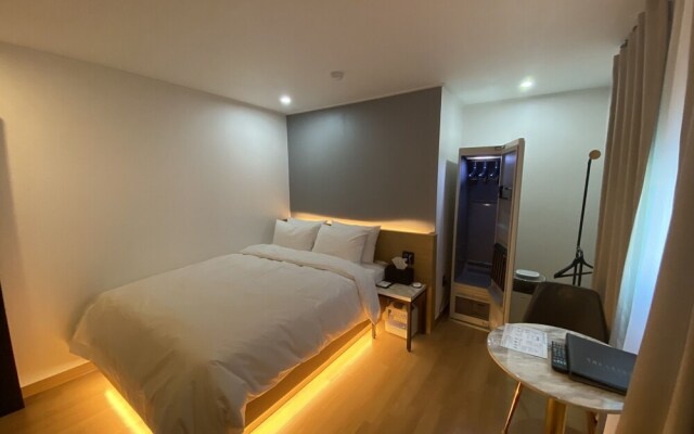 The Leeds Hotel
