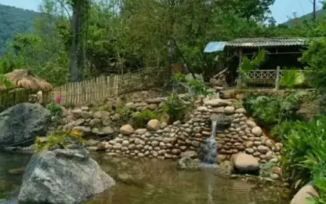 Menglian Bafang Hotel