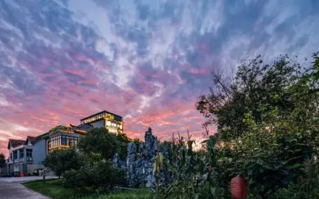 Floral Hotel·  Xiangshe Homestay (Shanghai International Tourism Resort Store)
