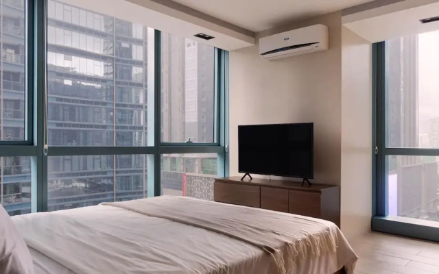 Luxury 2BR in Uptown Bgc, Free Pool use
