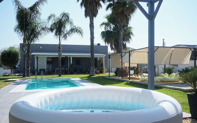 Dependance in villa con piscina
