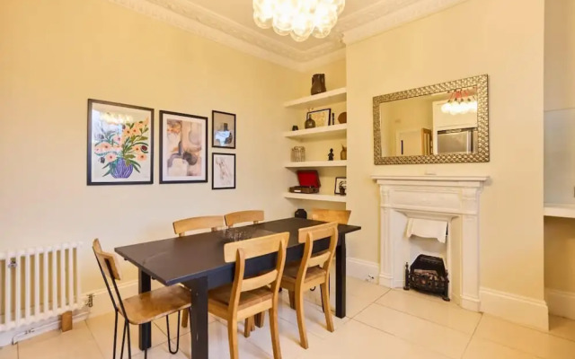The Peckham Hideaway - Bright 3bdr Flat
