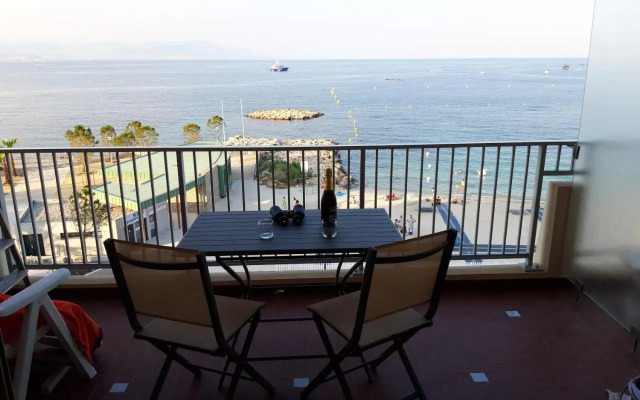 Antibes: A nest perched on the sea!
