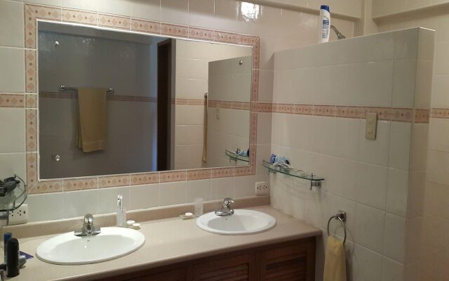 El Galleon Beach Resort Asia Divers