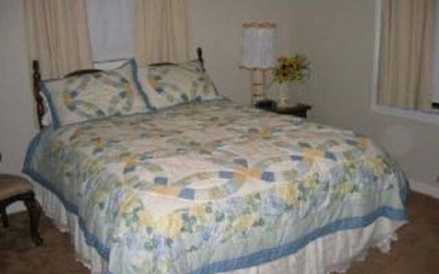 Pine Tree Inn and Bakery