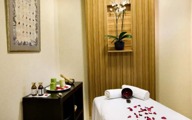 Hotel Monarque Cendrillón