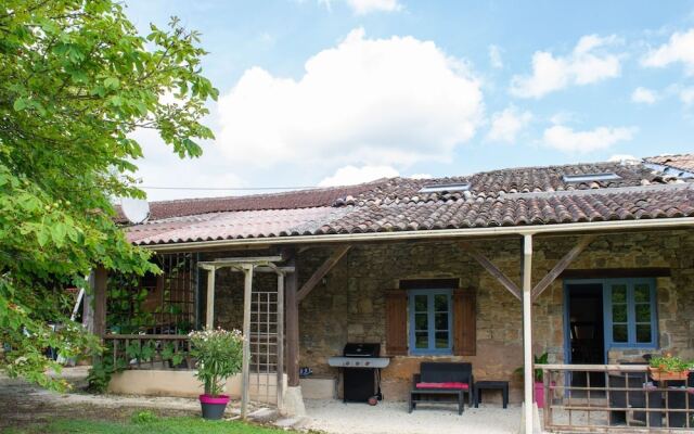 Secluded Holiday Home in Lacapelle-biron With Swimming Pool