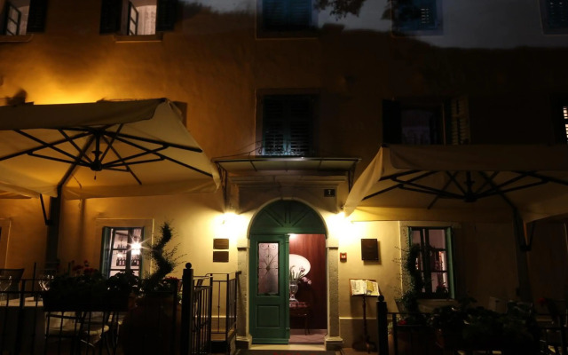 Vela Vrata Hotel