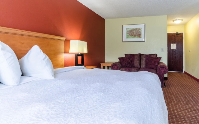 Rodeway Inn & Suites Jacksonville near Camp Lejeune