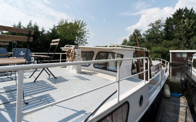 Authentic Houseboats Amsterdam