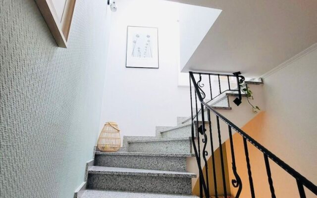 Large 2 bedrooms house with parking
