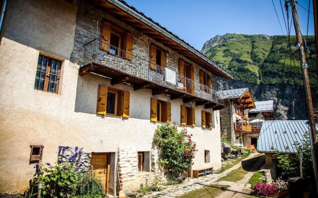 Chalet With 4 Bedrooms in Bourg-saint-maurice, With Wonderful Mountain