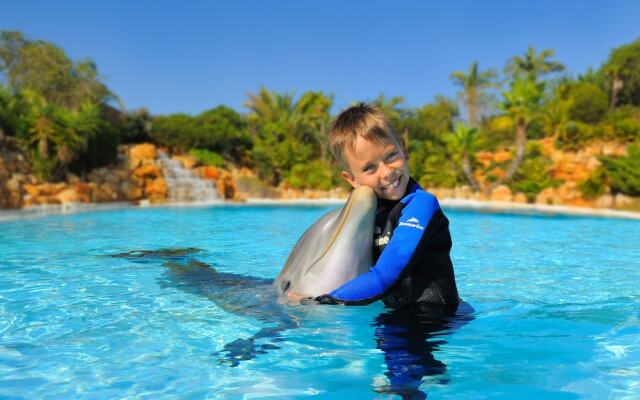 Rent Villa and Apartment in Oasis Parque Country Club, Nr. Portimao, Algarve