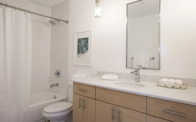 Sonder Biscayne Stunning 3BR + Balcony