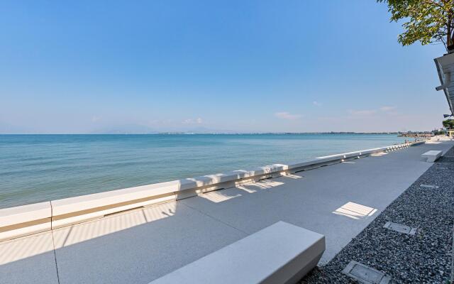 Residenza Miralago With Pool - Two-bedroom With Terrace