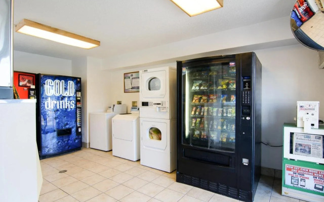 Motel 6 Leominster, MA