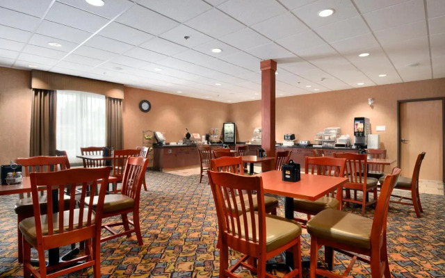 Days Inn & Suites by Wyndham Strathmore