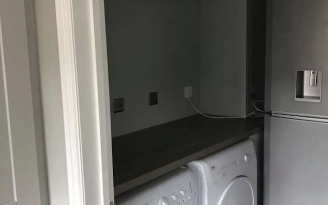 Pet-friendly - 2 Bedrooms Bungalow hot tub Parking