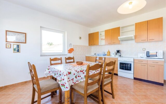 Beautiful Home in Barbat-rab With Wifi and 2 Bedrooms