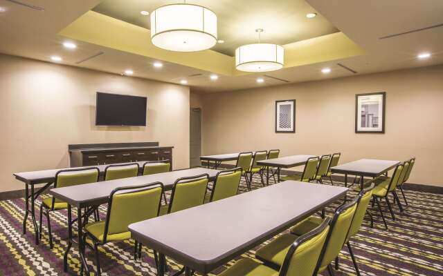 La Quinta Inn & Suites by Wyndham Hattiesburg - I-59