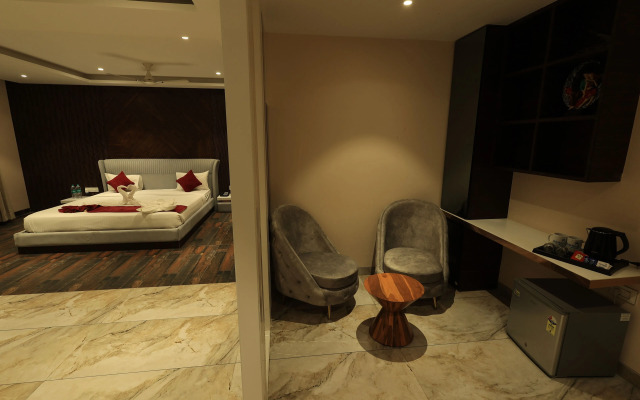 Krishna Hotel And Resort