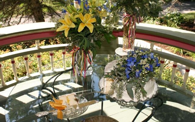 Estabrook House Bed and Breakfast