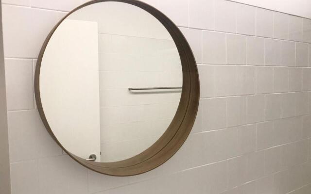 Low Cost Parking - Private Garden - Almada 392