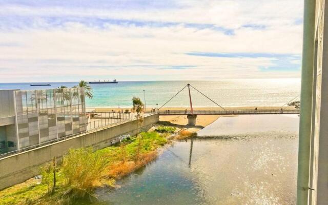 Modern & Bright Flat - 2 Min From the Sea