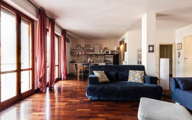 Hostly - Light and Wood near the Tower - 100sqm, 6 pax, 2 Bedrooms, Town Center