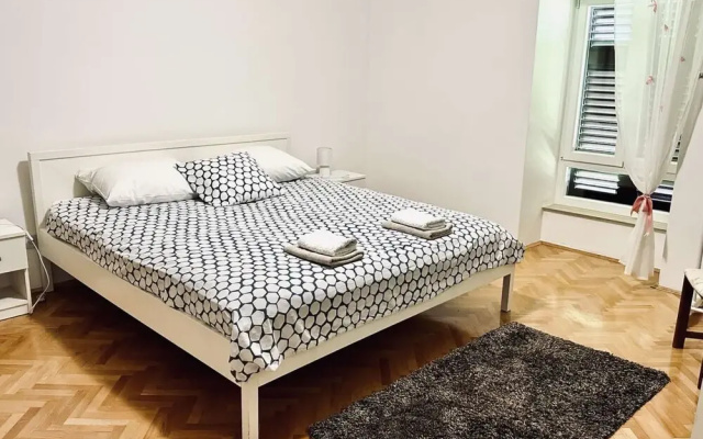 Luxury apartment Ivone with balcony