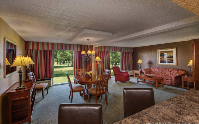 Historic Whispering Woods Hotel & Conference Center