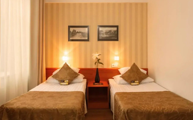 Kreutzwald Hotel Таллин