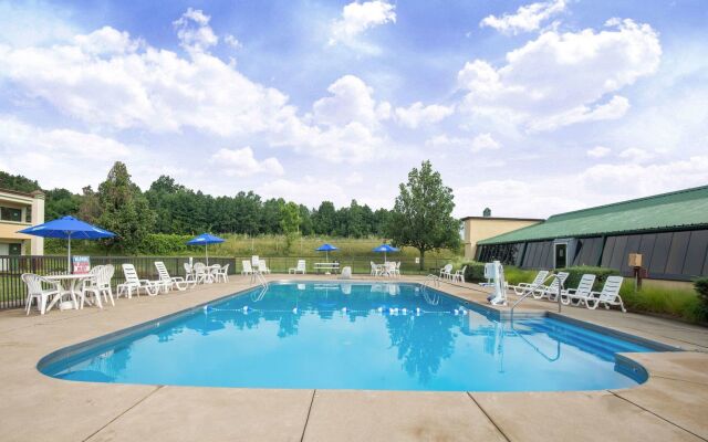 Econo Lodge Erie near Casino